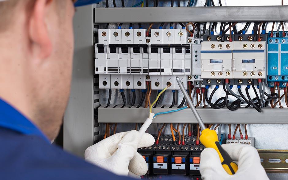 tarif d'un électricien Paris 10