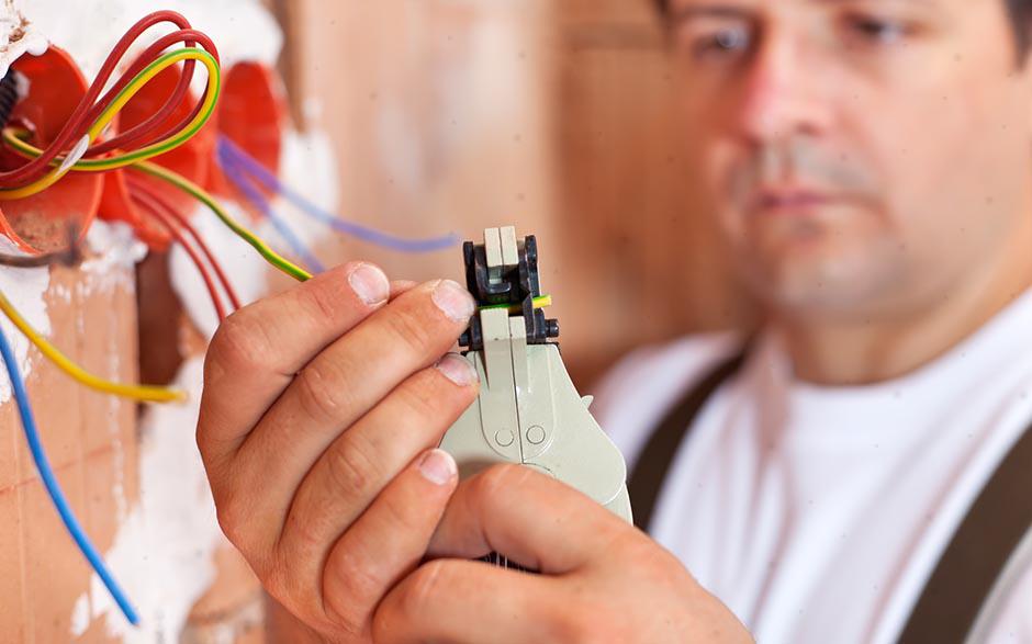 cherche électricien Paris 1